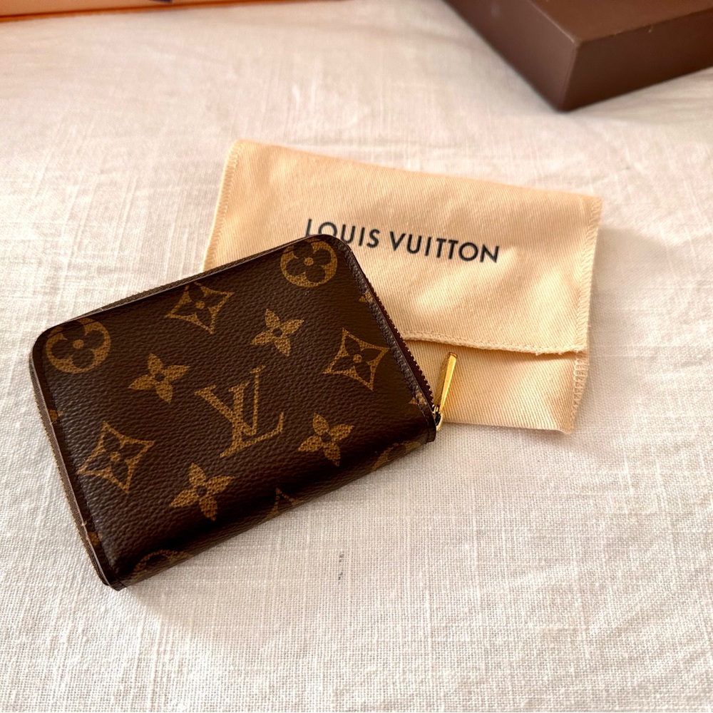 SOLD Louis Vuitton Small Zippy Monogram Wallet - Picture 1 of 10